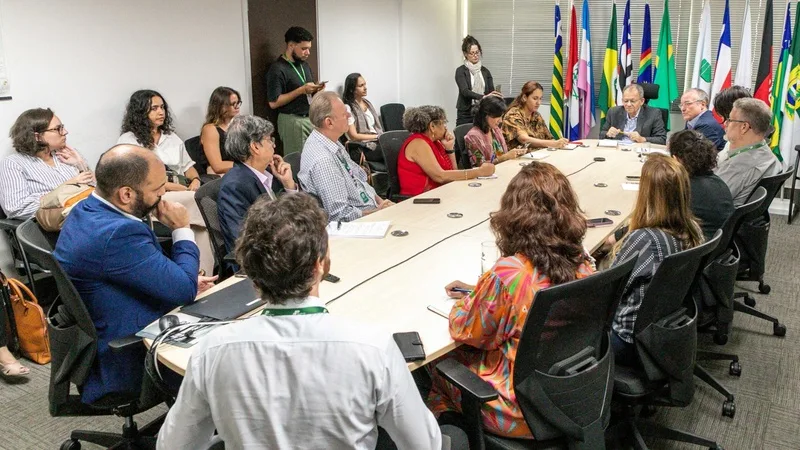 Representantes da Sudene e da Fiocruz durante reunião institucional no Recife, que discutiu estratégias para fortalecer o complexo industrial da saúde no Nordeste