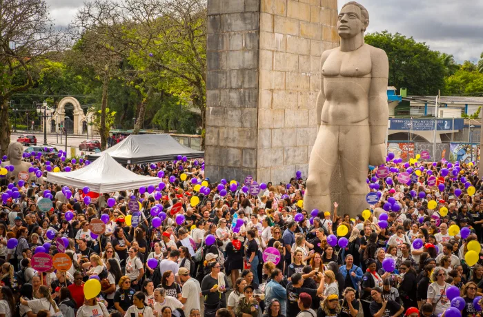 Greve de professores e servidores de Curitiba foi suspensa após negociações com a prefeitura