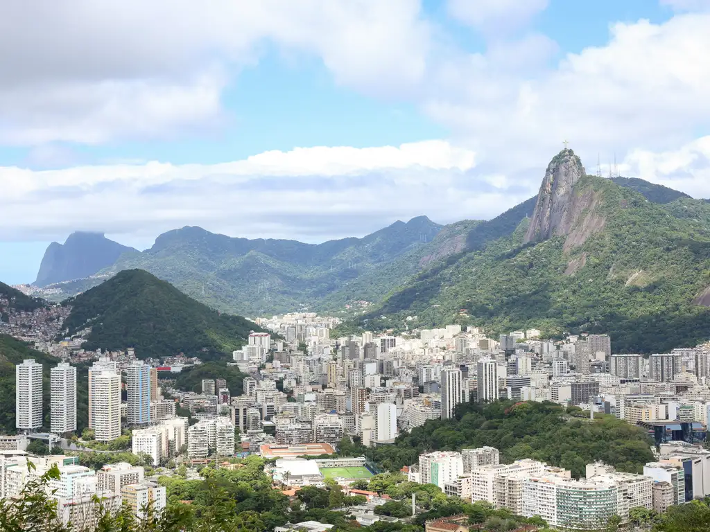 Rio de Janeiro (RJ), 25/11/2025 – Vista do Bairro de Botafogo com o Cristo Redentor ao fundo, a partir do Moro da Urca, na zona sul do Rio de Janeiro. Foto: Tomaz Silva/Agência Brasil