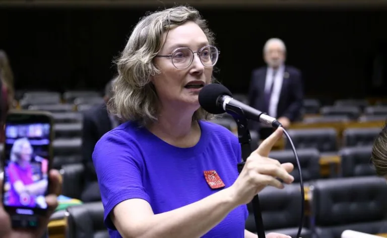'Corrupção dos Bolsonaros é o que quebra o Brasil', diz Maria do Rosário em debate sobre a 6x1