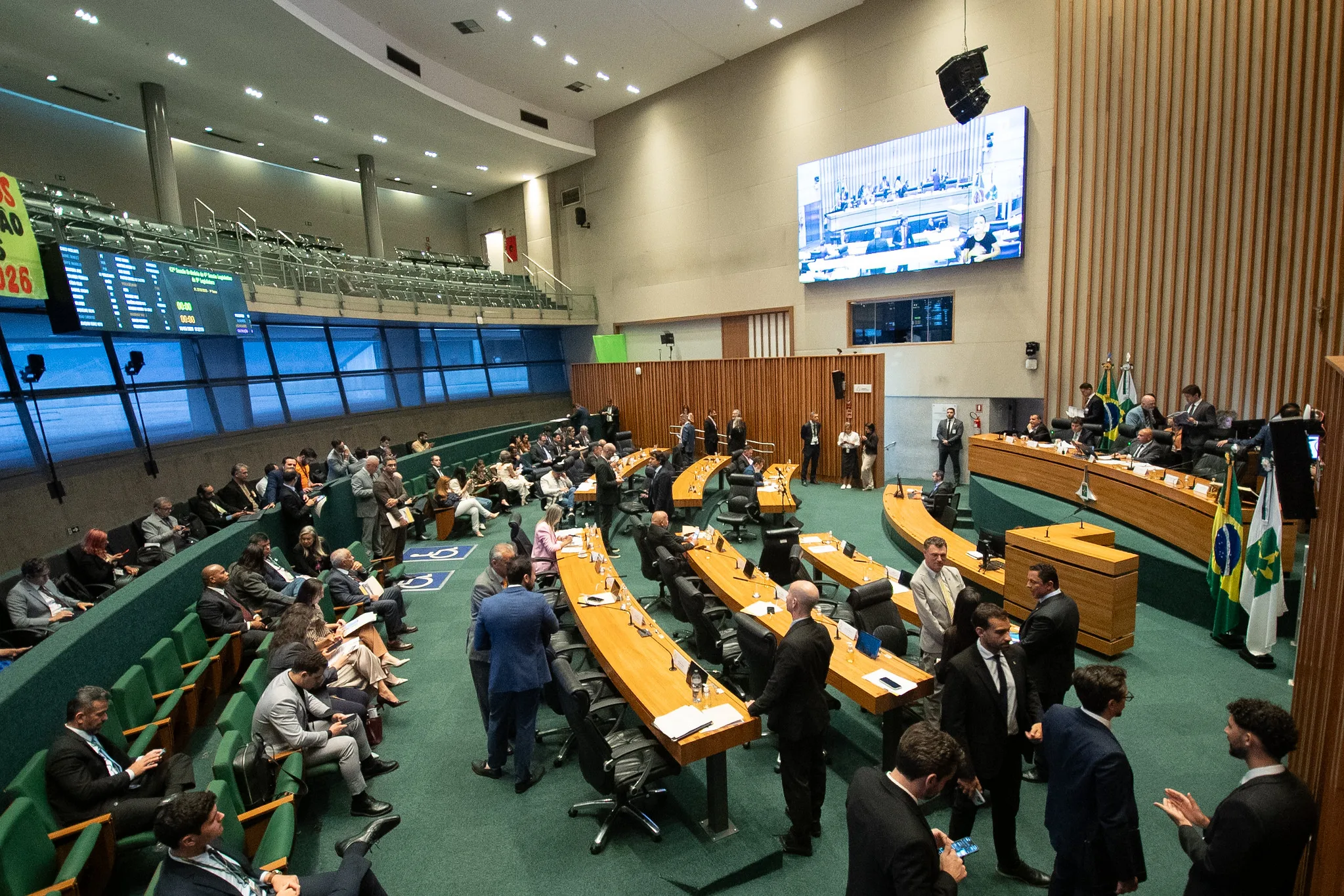 Sessão reuniu parlamentares em debate sobre mudanças no sistema viário e ampliação das garantias aos passageiros do DF.