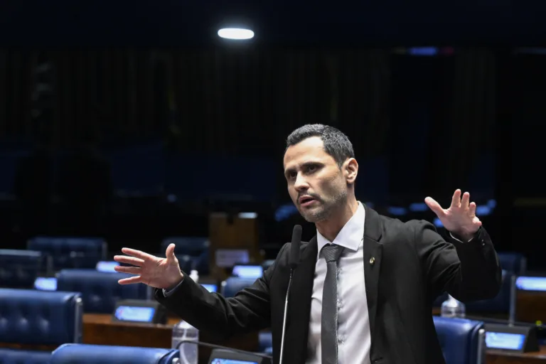 Sem confirmar pré-candidatura, Cleitinho lidera intenções de voto para o governo de MG