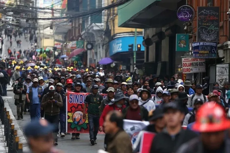 Lei aprovada na Bolívia amplia ação militar em resposta a protestos