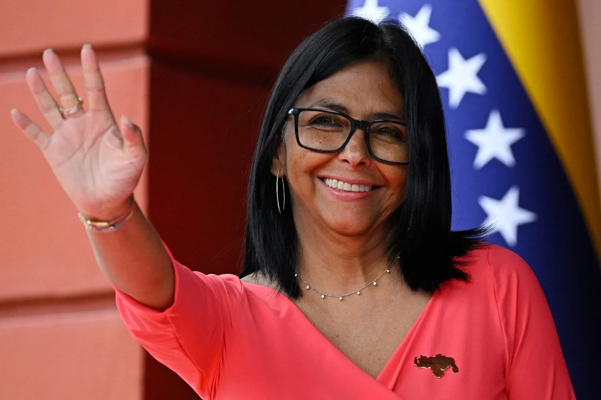 Em 28 de abril, Delcy Rodríguez recebeu no Palacio Miraflores, em Caracas, o presidente colombiano Gustavo Petro para dialogar sobre o julgamento em Haia