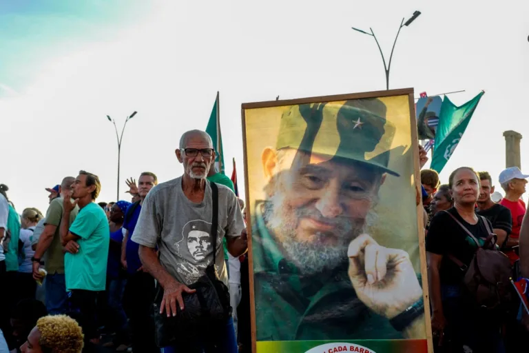 A Pátria se defende: Cuba celebra o Dia Internacional dos Trabalhadores