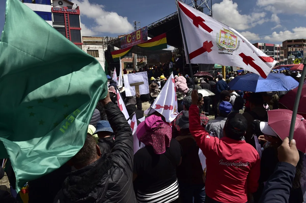 Trabalhadores bolivianos durante protesto em El Alto neste 1º de Maio