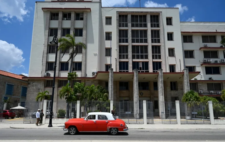 Mineradora canadense encerra operações em Cuba devido ao endurecimento das sanções dos EUA