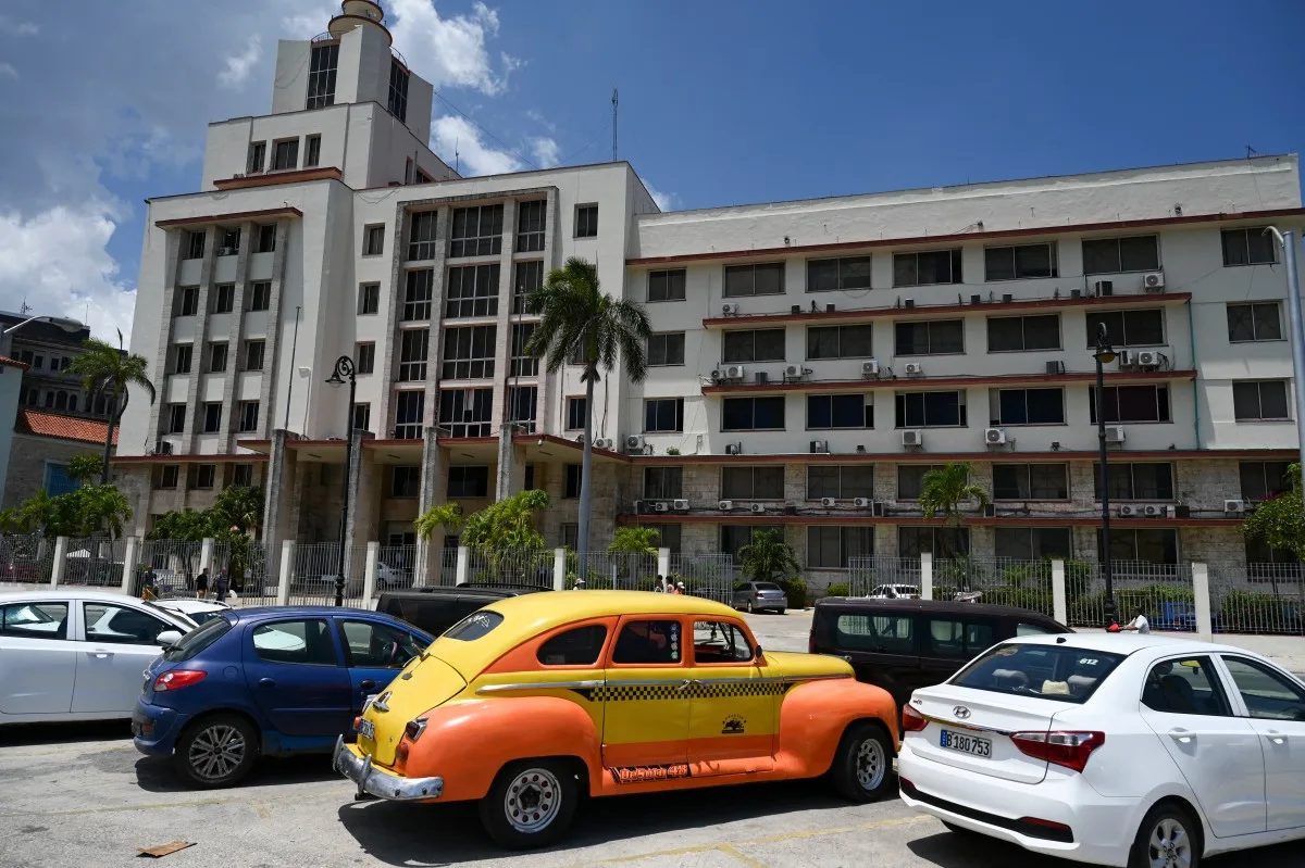 O edifício do 'Grupo de Administração Empresarial SA' (GAESA) é fotografado em Havana em 7 de maio de 2026