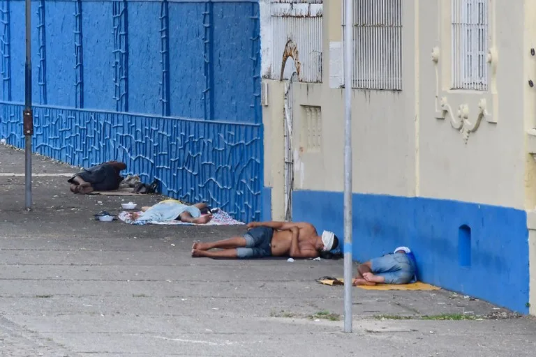 Foto retirada do site do jornal A União (https://www.auniao.pb.gov.br/jp-tem-mais-de-400-pessoas-nas-ruas)