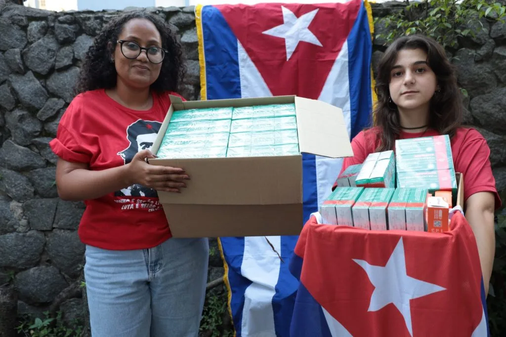 Foto de alguns dos 1.700 quilos de remédios enviados a Cuba na primeira leva da campanha