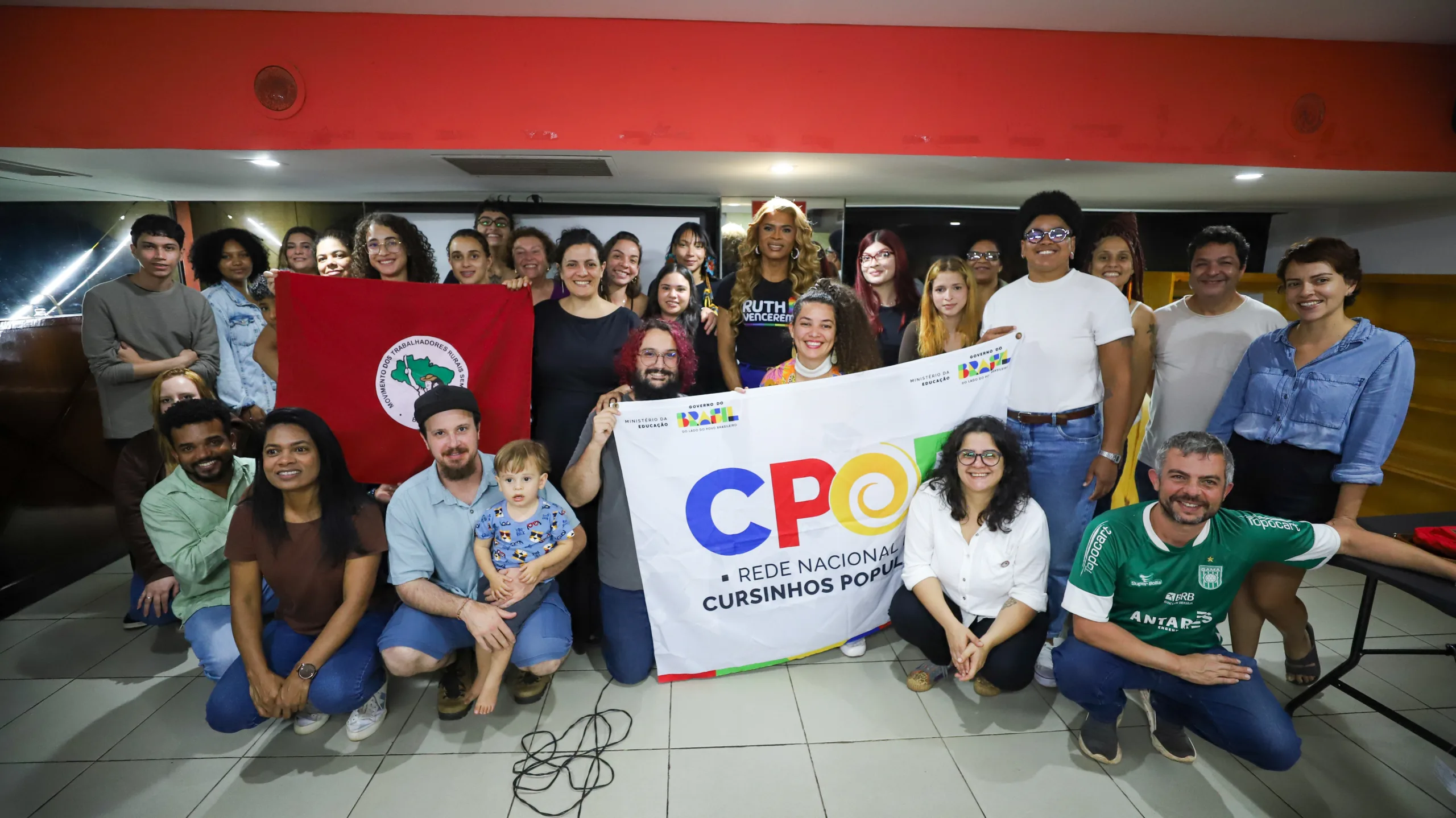 Estudantes e equipe pedagógica participaram do aulão inaugural realizado no Setor Comercial Sul.
