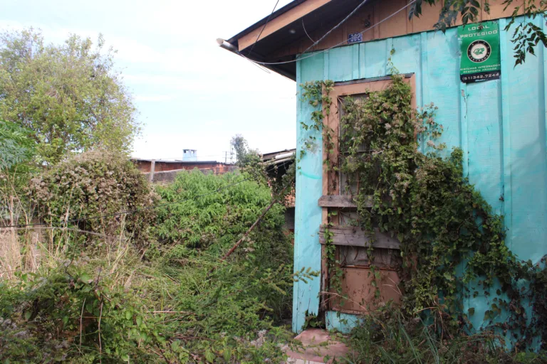 Entre abandono e medo de nova enchente, moradores de Canoas ainda tentam se reconstruir