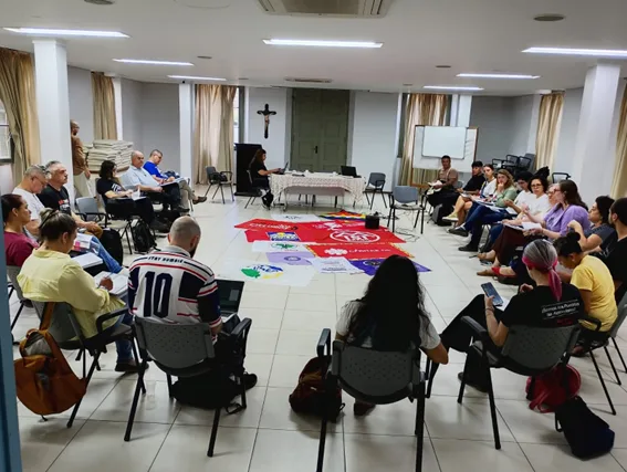 O encontro aconteceu na Sala São João Paulo II, junto à Catedral Metropolitana da capital gaúcha, e foi promovido pela Comissão Episcopal Pastoral para a Ação Sociotransformadora da CNBB Sul 3