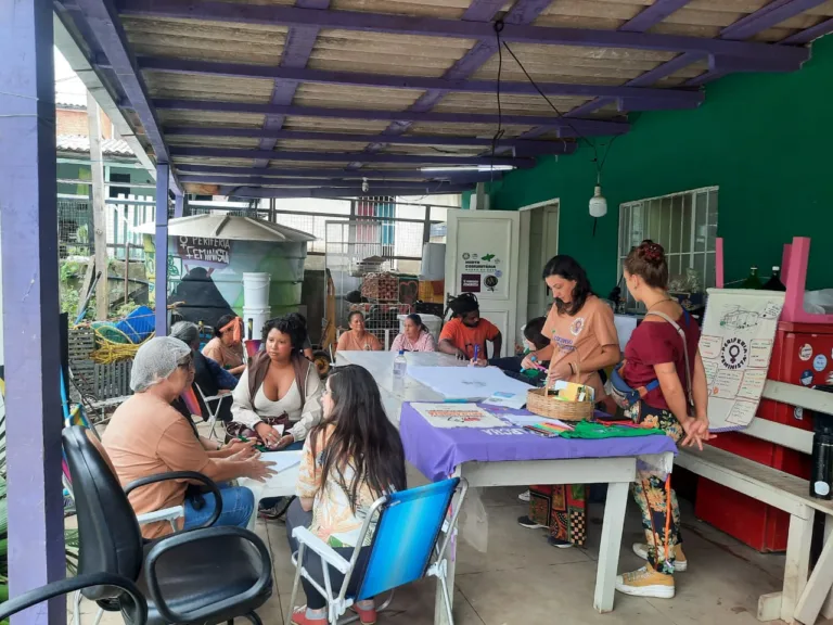 A força política da solidariedade e auto-organização das mulheres na reconstrução do RS