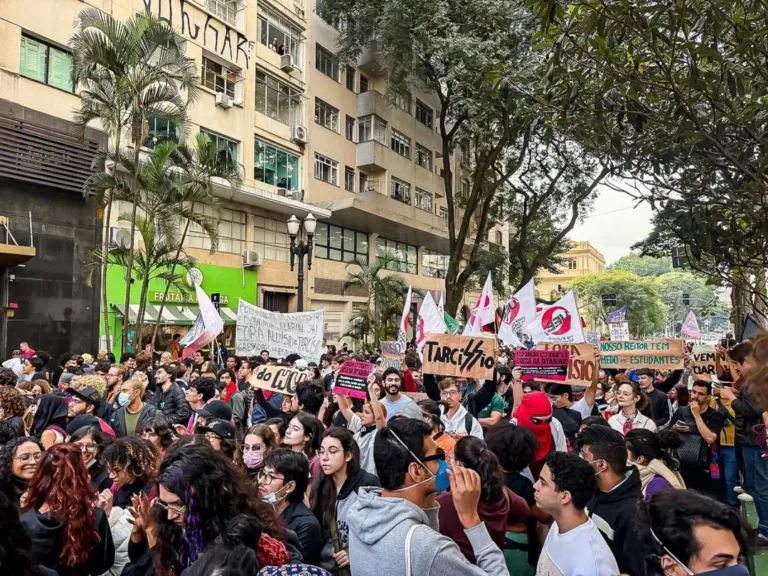 Vereadores da extrema direita provocam e PM reprime protesto de alunos da USP, Unesp e Unicamp 