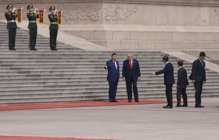 Visita de Trump à China mostrou Trump enfraquecido, dizem analistas