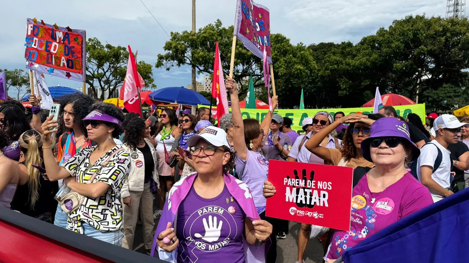 Especialistas alertam que medo, dependência financeira e falta de informação dificultam a busca por proteção antes das agressões.