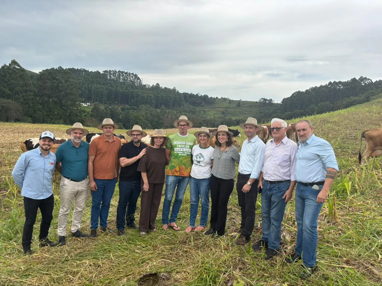 Ministra do Desenvolvimento Agrário e Agricultura Familiar, Fernanda Machiavelli, visitou propriedades e conheceu práticas de transição produtiva em Seara, no oeste catarinense