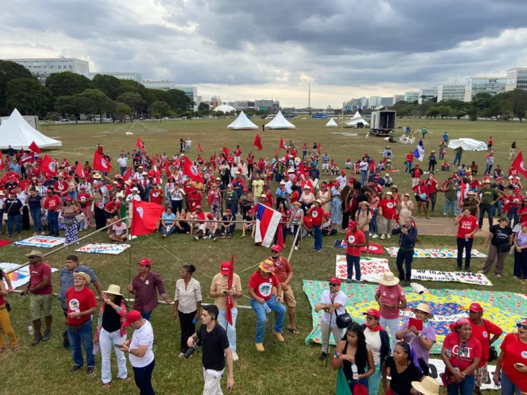 ‘Congresso inimigo do povo’: MPA marcha em Brasília e cobra políticas públicas para camponeses