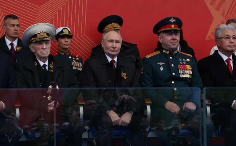 Em discurso do Dia da Vitória, Putin diz que Rússia enfrenta agressão da Otan na Ucrânia