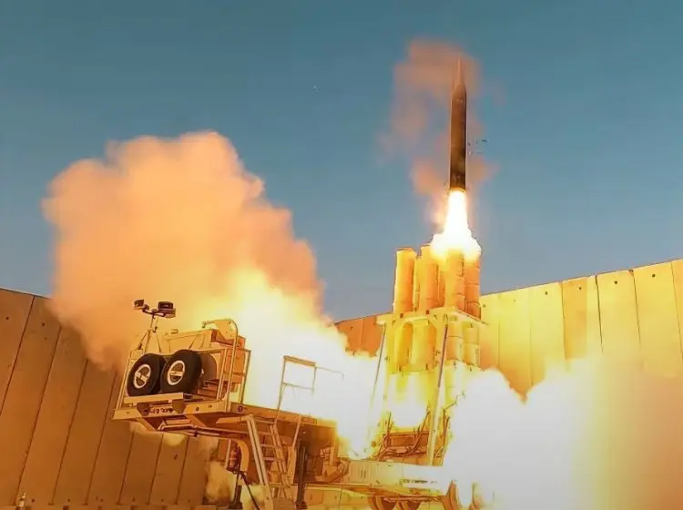 Lucros da empresa de software Palantir quadruplicam com guerra no Irã © Ministry of Defense of Israel / Wikimedia Commons