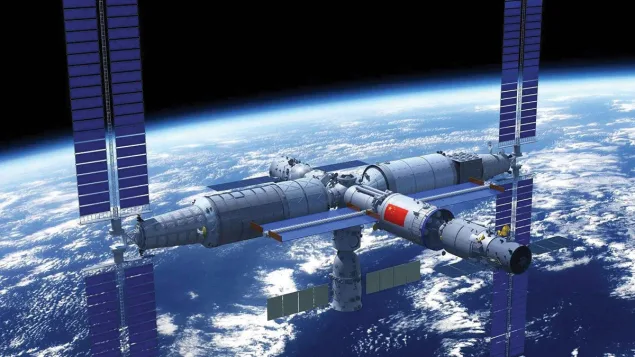 A estação espacial chinesa permanentemente tripulada Tiangong, que pode ser traduzida como “palácio do céu”, orbita a uma altitude entre 340 e 450 km e foi concluída em 2022, após seus predecessores Tiangong-1 e Tiangong-2.