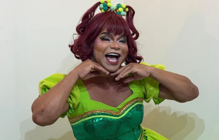 Cinderela, criação do ator Jeison Wallace, será homenageada com piadas