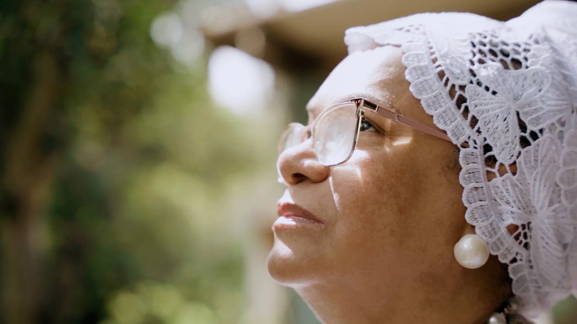 História de Mãe Claudia é guiada pelo ativismo LGBT+ e por sua luta para transformar a espiritualidade em ferramenta de emancipação