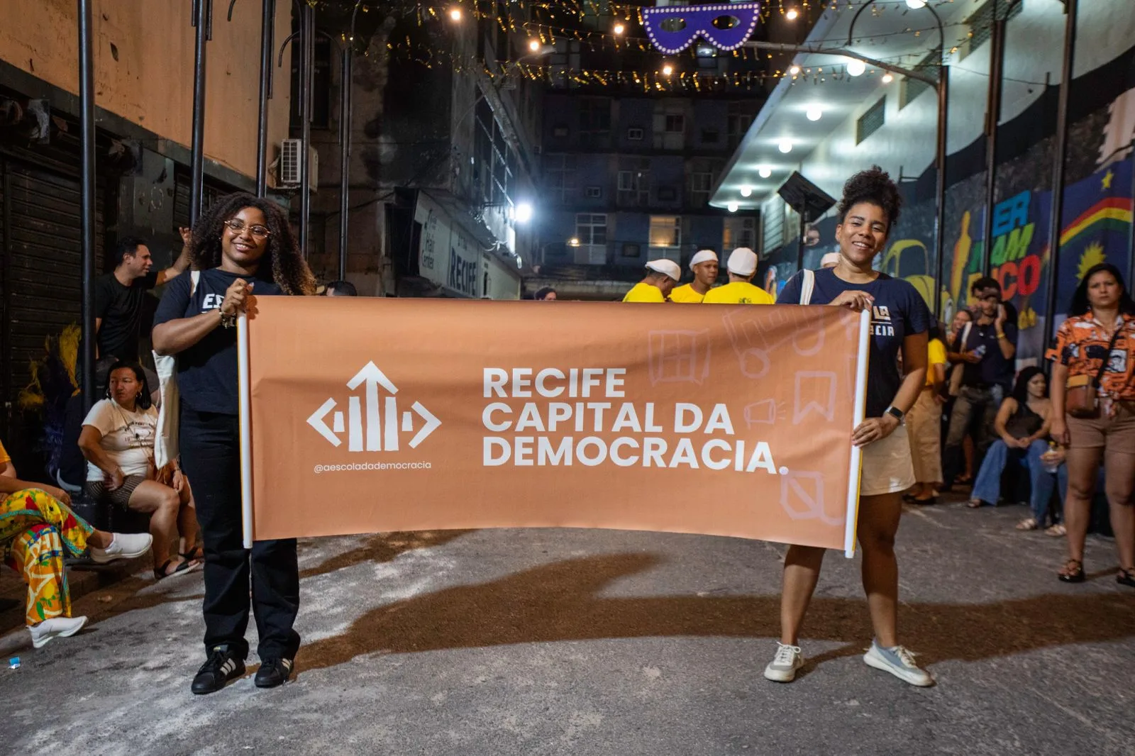 Projeto da Escola da Democracia pretende mobilizar jovens periféricas da Zona Norte do Recife
