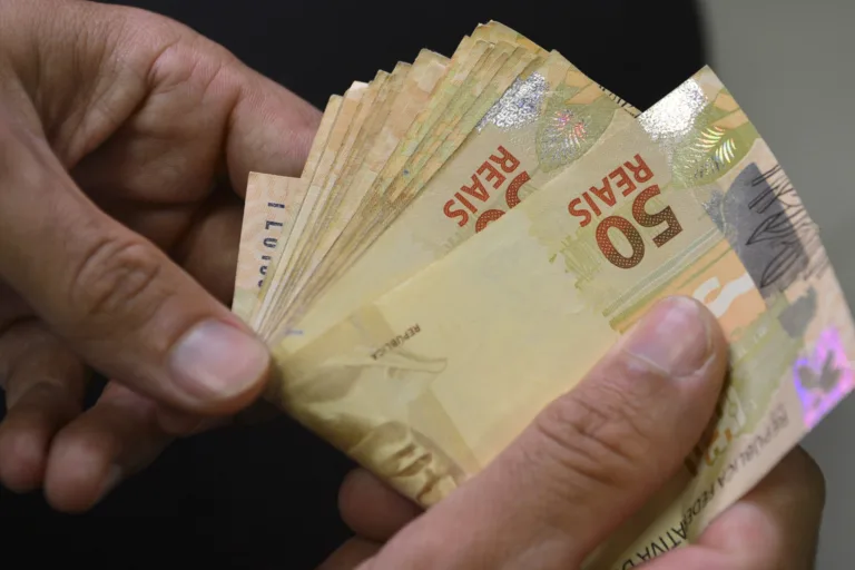 Superexploração do trabalho e expropriação financeira: raízes da crise do endividamento no BR