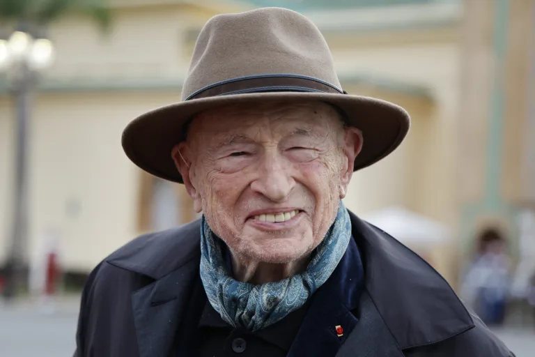 Mais de 100 anos e na linha de frente contra o genocídio em Gaza: homenagens a Edgar Morin