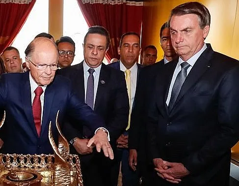 Bolsonaro em visita a templo evangélico ao lado de Edir Macedo em julho de 2021