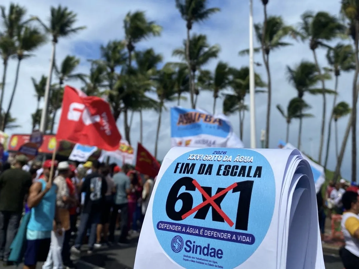 Ato contra escala 6x1 na orla de Salvador