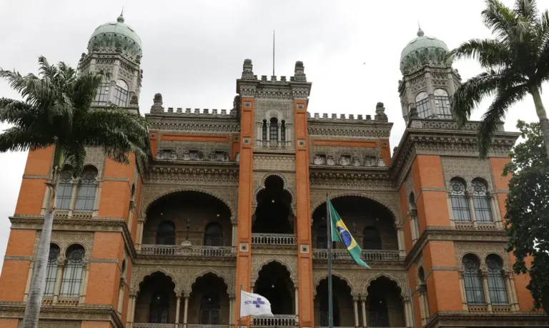 Viajante belga com suspeita de ebola no Rio testa positivo para malária