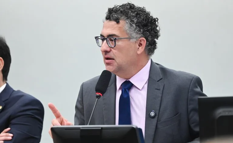 Presidente da comissão especial, deputado Alencar Santana (PT-SP)