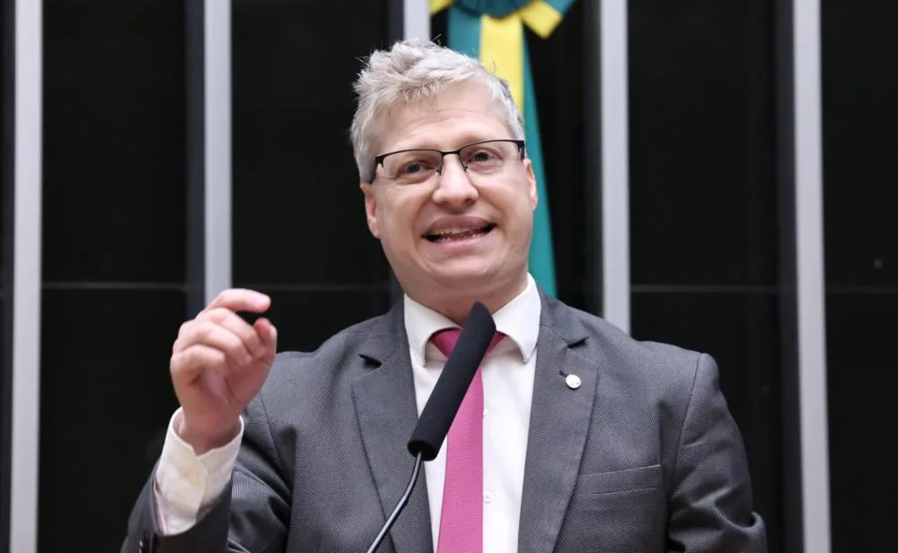 Cinco gaúchos votaram contra, todos ligados à direita: Osmar Terra, Bibo Nunes e Maurício Marcon (PL), Sérgio Turra (PP) e Marcel van Hattem (Novo) (foto), ligados ao extremismo