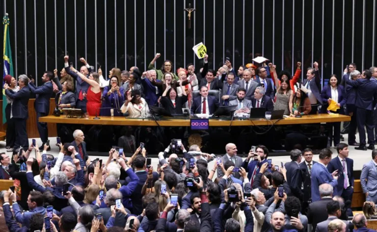Como vai funcionar a escala 5x2 aprovada na Câmara; fim da jornada 6x1 vai para o Senado
