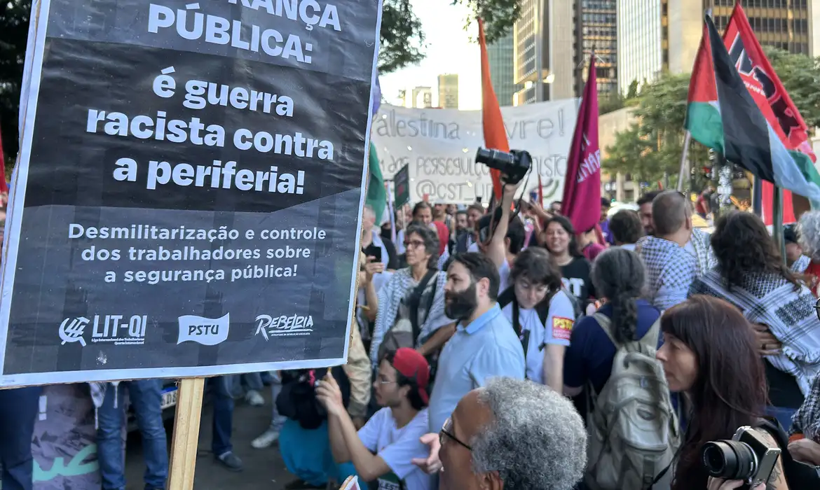 Cordão da Mentira faz ato na Paulista para lembrar Crimes de Maio e cobrar por justiça. Foto: Elaine Cruz/Agência Brasil