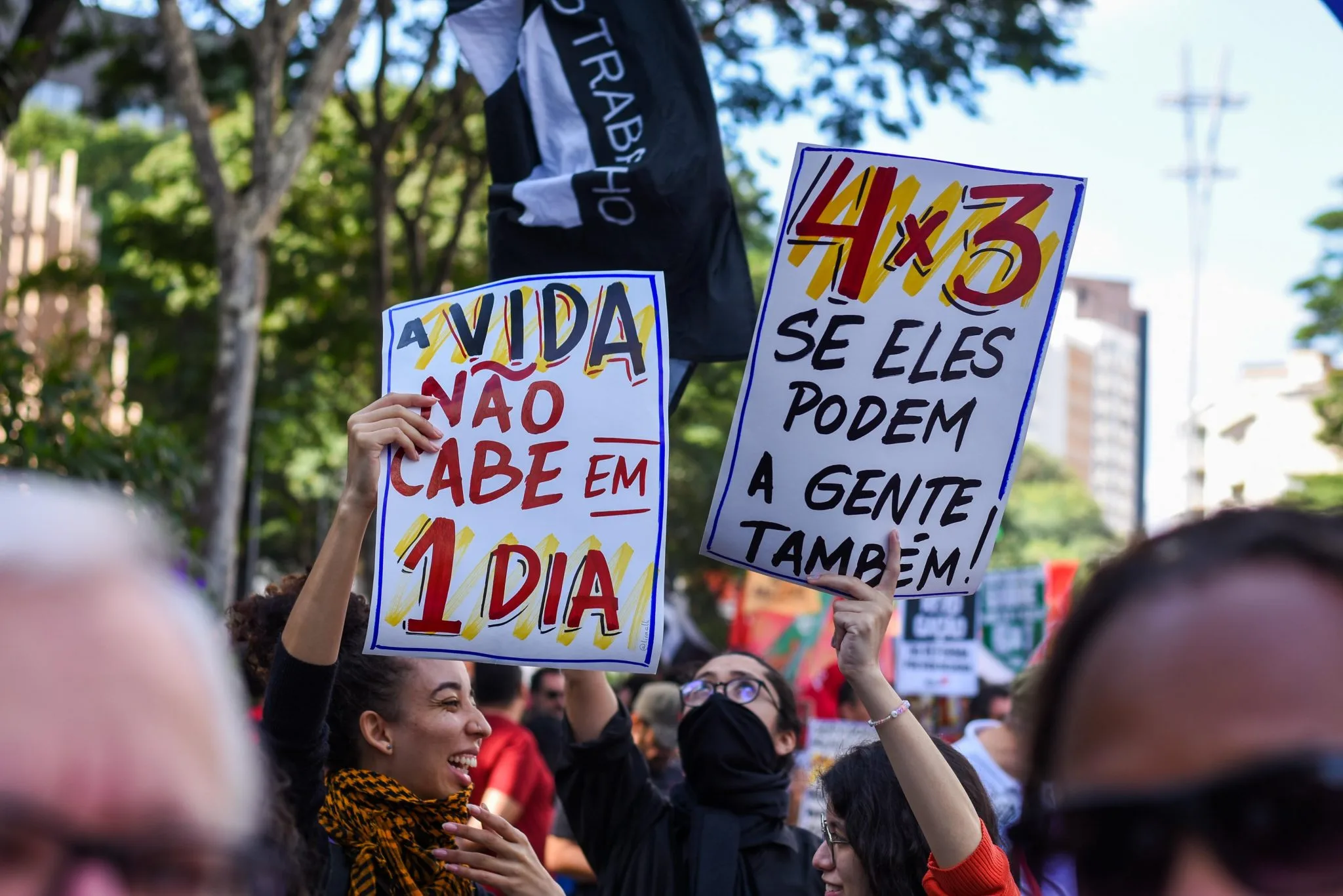 Trabalhadores e trabalhadoras protestam contra a escala 6×1