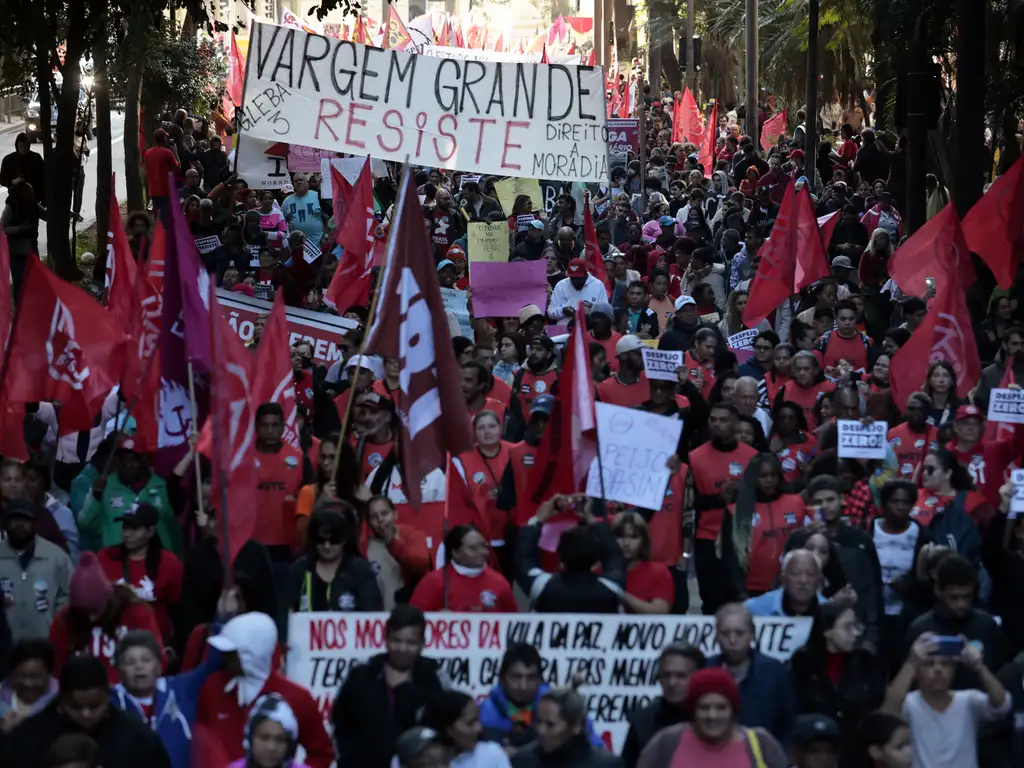 São Paulo (SP), 11/06/2025 - União dos Movimentos por Moradia fazem marcha pelo fim dos despejos, no centro de São Paulo. Foto: Paulo Pinto/Agência Brasil
