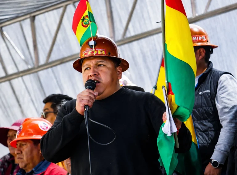 O líder da COB, Argollo, denunciou a perseguição judicial e convocou a continuidade das mobilizações em La Paz e El Alto. Foto: COB