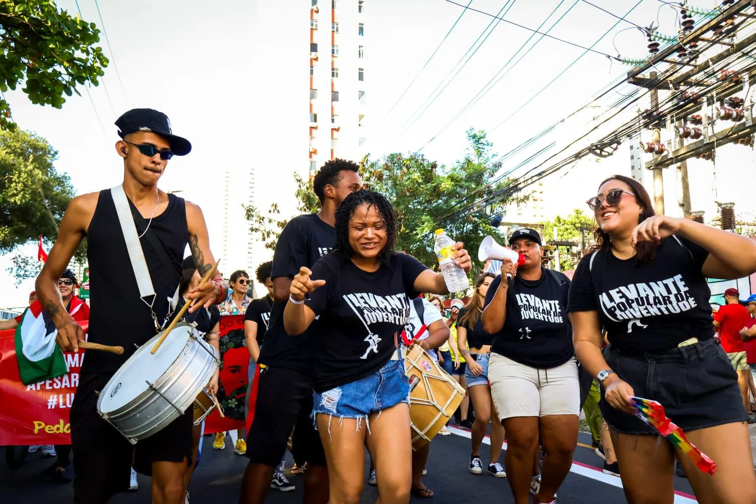 “Quando nos tornamos coletivos, quebramos pouco a pouco as grades em que nos querem presos a uma lógica cruelmente capitalista. A juventude unida é a solução para construir um Brasil que nos permita viver”, escreve Evellyn Paiva