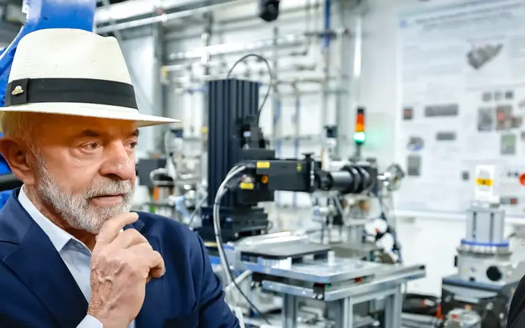 Presidente Lula durante visita às quatro novas linhas de luz do CNPEM, no Polo II de Alta Tecnologia de Campinas