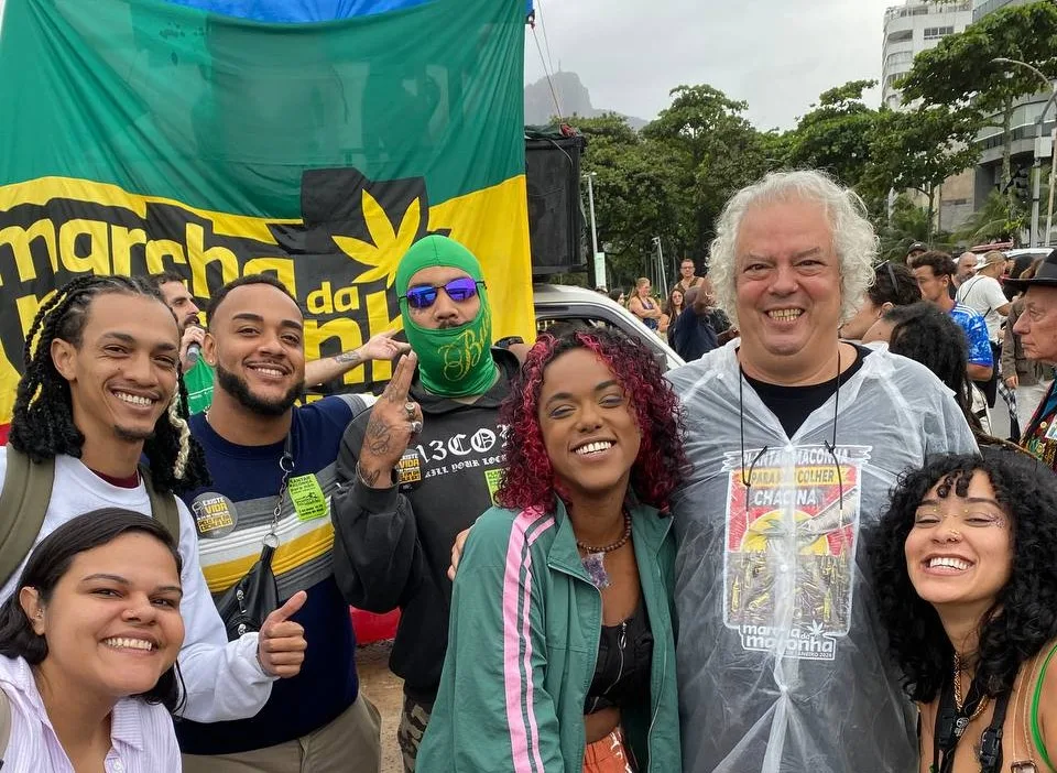 Marcha da Maconha reuniu manifestantes mesmo sob chuva no domingo (3)