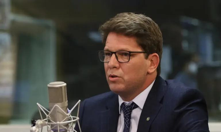 Mário Frias agradeceu apoio de Daniel Vorcaro a filme sobre Jair Bolsonaro
