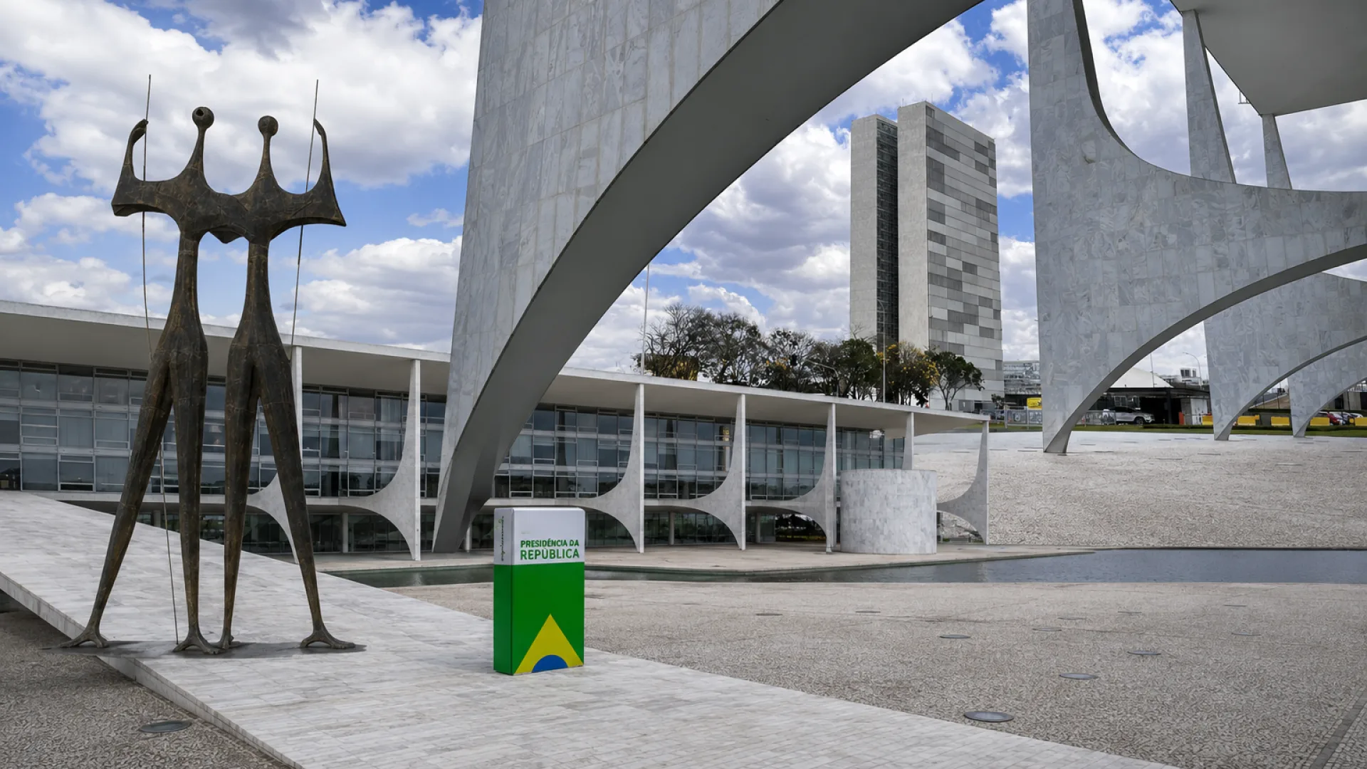Manifesto de entidades da sociedade civil alerta para tensões entre Congresso, Executivo e Judiciário