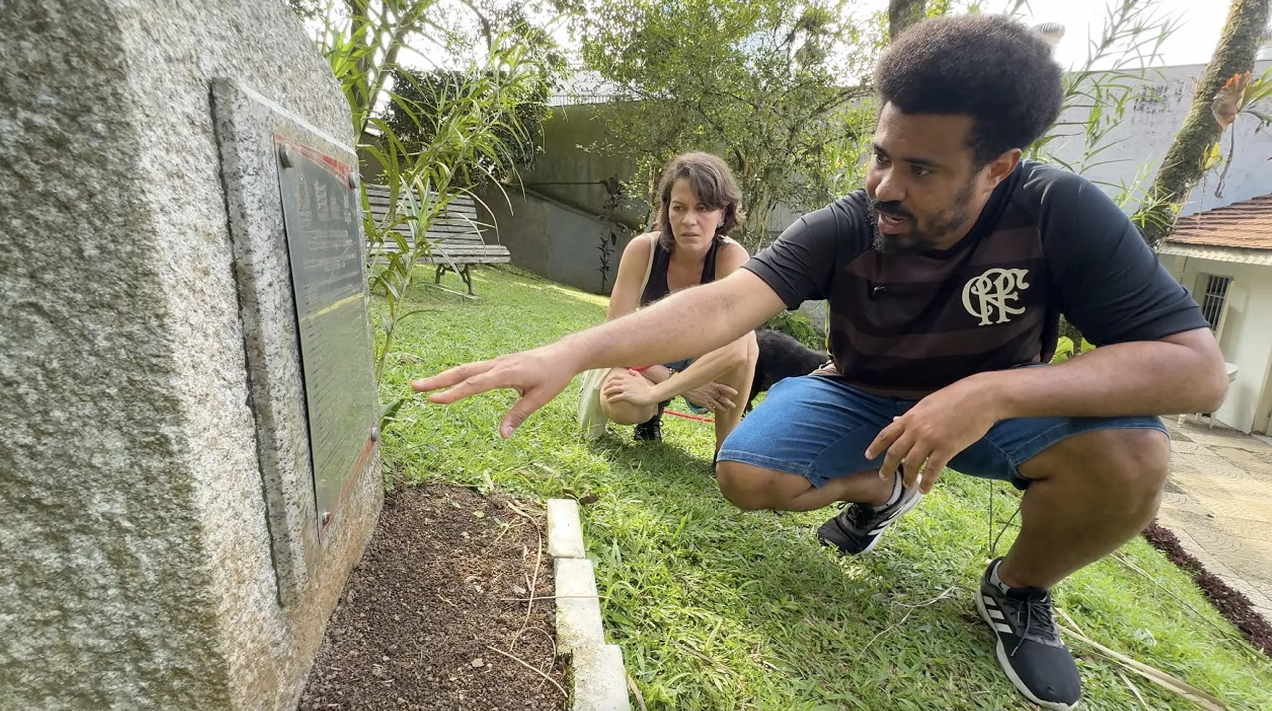 Rhuan Carlos Fernandes, professor e ativista do Movimento Negro Maria Laura, desenvolveu pesquisa sobre o Cemitério dos Imigrantes pela Universidade da Região de Joinville (Univille)