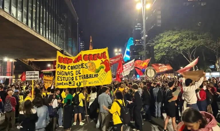 'Pedimos sensibilidade da reitoria da USP: sentem e negociem', diz professor Daniel Cara