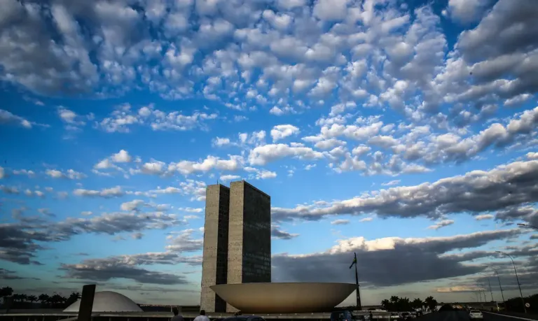 Congresso discute acordo com a Venezuela e tipificação de uso de IA em violência contra mulher