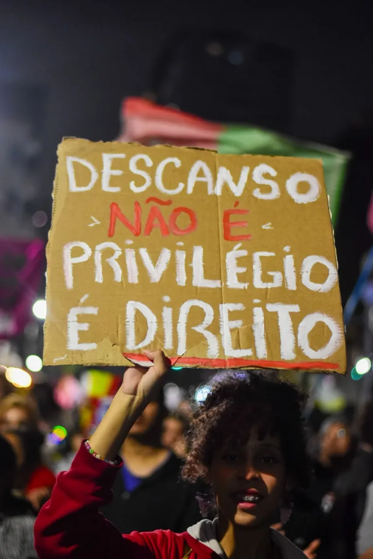 Fim da 6x1: Sâmia Bomfim defende transição imediata para 40 horas e alerta para pontos do texto